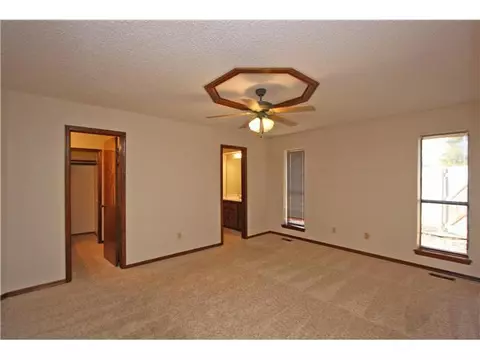 112 Cedar Springs Dr, Tuttle, OK 73089 photo 10