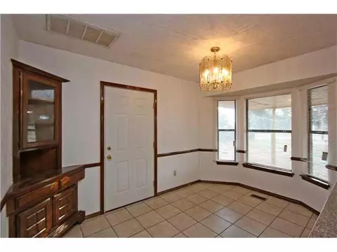 112 Cedar Springs Dr, Tuttle, OK 73089 photo 5
