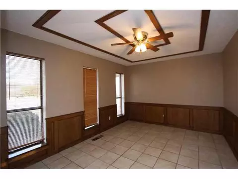 112 Cedar Springs Dr, Tuttle, OK 73089 photo 2