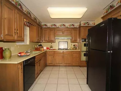 3840 N Riverside Dr, Bethany, OK 73008 photo 7