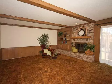3840 N Riverside Dr, Bethany, OK 73008 photo 4