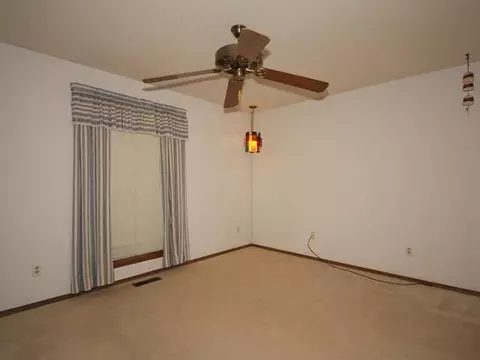 3840 N Riverside Dr, Bethany, OK 73008 photo 9