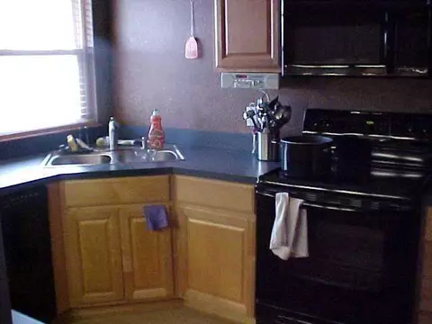 1901 Bluegrass Ct, Moore, OK 73160 photo 3