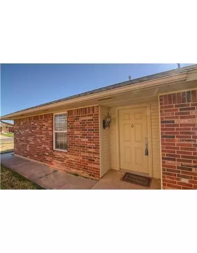 3607 Liberty Dr, Moore, OK 73160 photo 2