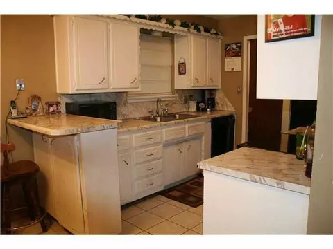 706 Highlander Dr, Moore, OK 73160 photo 6
