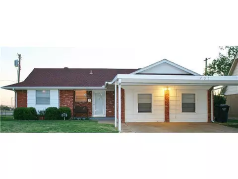 706 Highlander Dr, Moore, OK 73160 photo 1