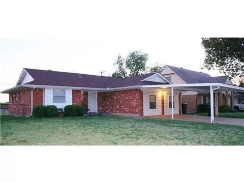 706 Highlander Dr, Moore, OK 73160 photo 2