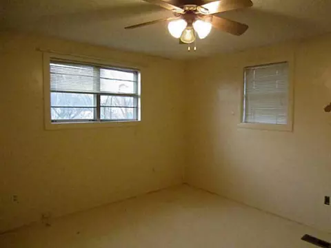 303 SE 3rd St, Tuttle, OK 73089 photo 10