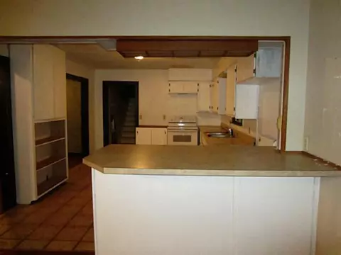303 SE 3rd St, Tuttle, OK 73089 photo 3