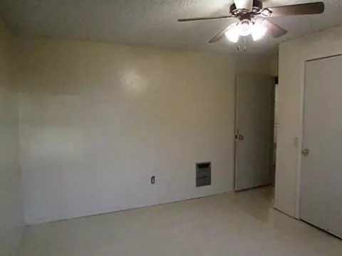 303 SE 3rd St, Tuttle, OK 73089 photo 9