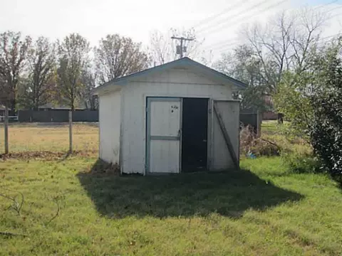 303 SE 3rd St, Tuttle, OK 73089 photo 16