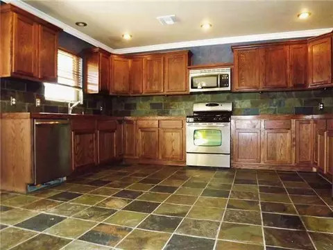 538 E Lea Ter, Mustang, OK 73064 photo 2