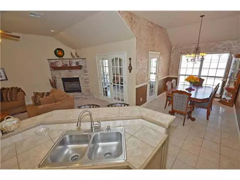 237 E Raleigh Ter, Mustang, OK 73064 photo 6