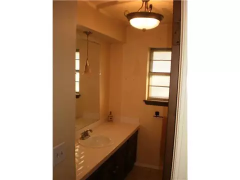 513 Wilkinson Dr, Moore, OK 73160 photo 6