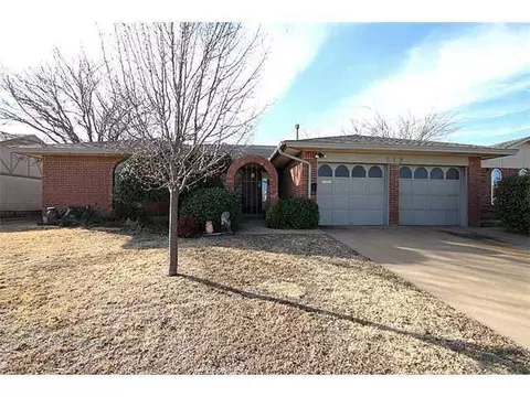 513 Wilkinson Dr, Moore, OK 73160 photo 1