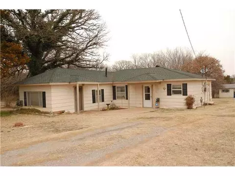 810 E Roller Coaster Rd, Guthrie, OK 73044 photo 1
