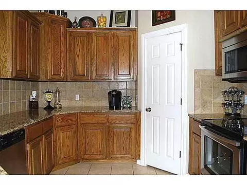 4208 Mackenzie Dr, Moore, OK 73160 photo 6