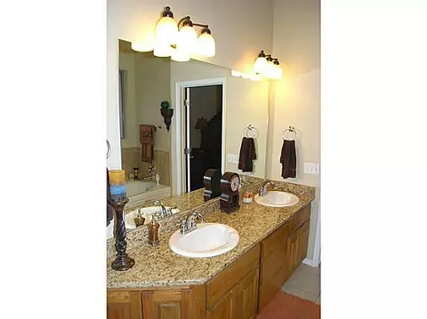 4208 Mackenzie Dr, Moore, OK 73160 photo 10