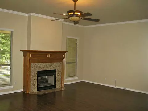 4208 Mackenzie Dr, Moore, OK 73160 photo 2