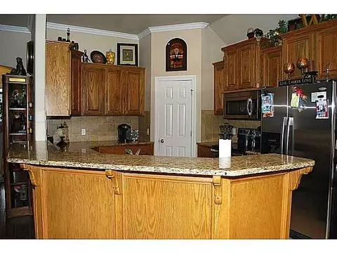 4208 Mackenzie Dr, Moore, OK 73160 photo 5