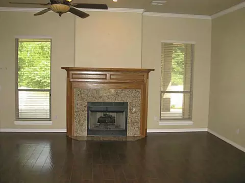 4208 Mackenzie Dr, Moore, OK 73160 photo 3