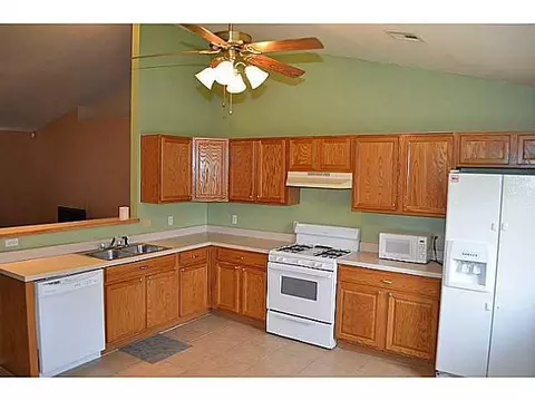 836 Camelot, Moore, OK 73160 photo 6