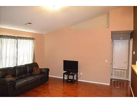 836 Camelot, Moore, OK 73160 photo 2