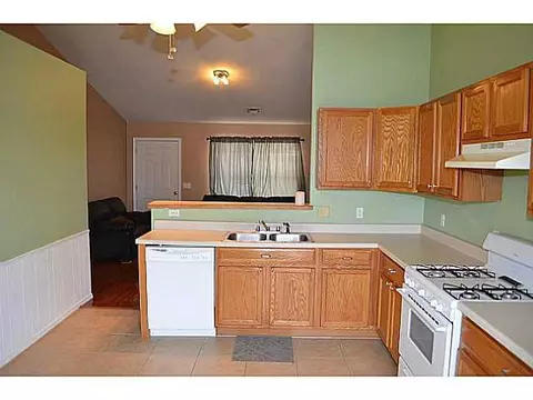 836 Camelot, Moore, OK 73160 photo 5