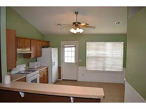 836 Camelot, Moore, OK 73160 photo 4