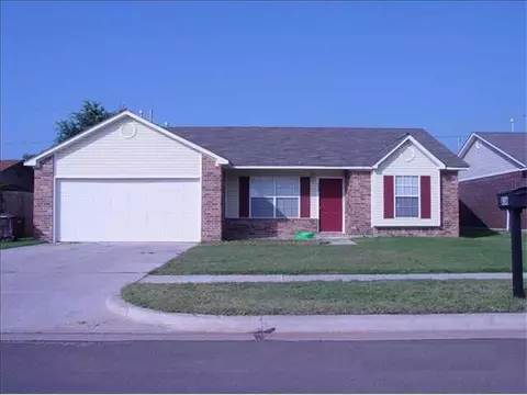 836 Camelot, Moore, OK 73160 photo 1