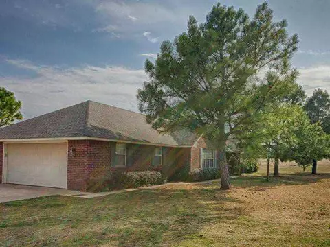 5200 Leonard Dr, Tuttle, OK 73089 photo 3