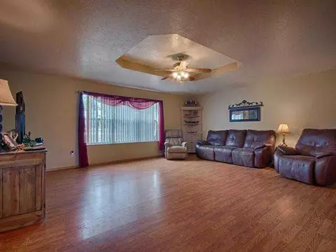 5200 Leonard Dr, Tuttle, OK 73089 photo 4