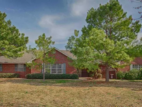 5200 Leonard Dr, Tuttle, OK 73089 photo 1