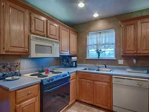5200 Leonard Dr, Tuttle, OK 73089 photo 9