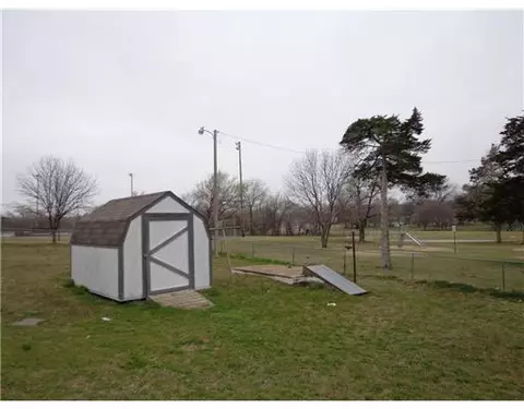 913 E Walnut St, Shawnee, OK 74801 photo 9