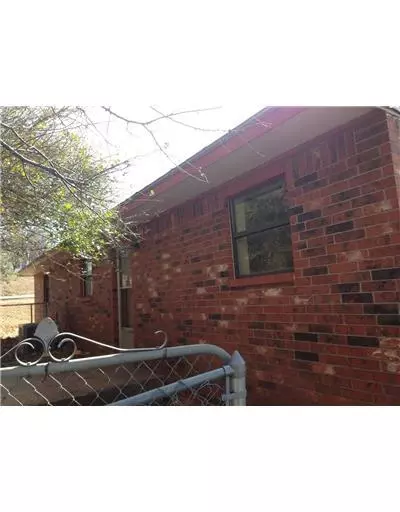 420 E 8th St, Chandler, OK 74834 photo 2