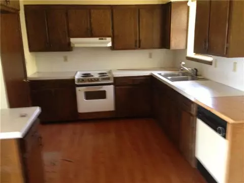 420 E 8th St, Chandler, OK 74834 photo 3