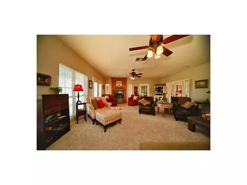 1085 Pioneer Rd, Tuttle, OK 73089 photo 4