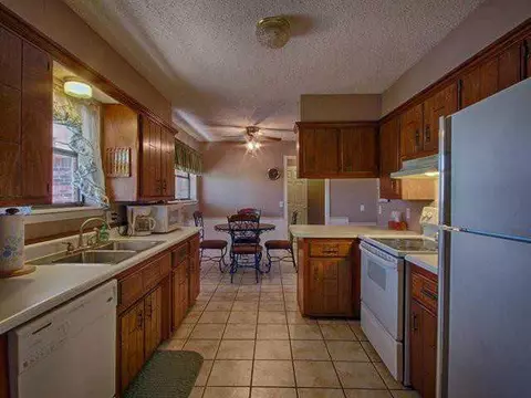 406 Red Rock Rd, Tuttle, OK 73089 photo 6