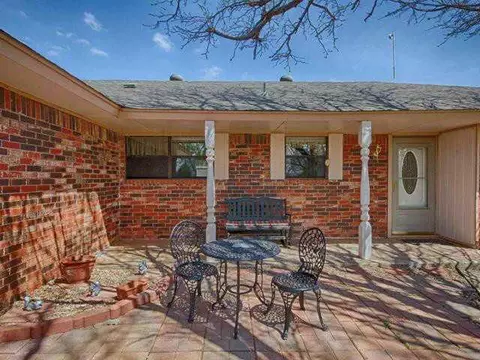 406 Red Rock Rd, Tuttle, OK 73089 photo 2