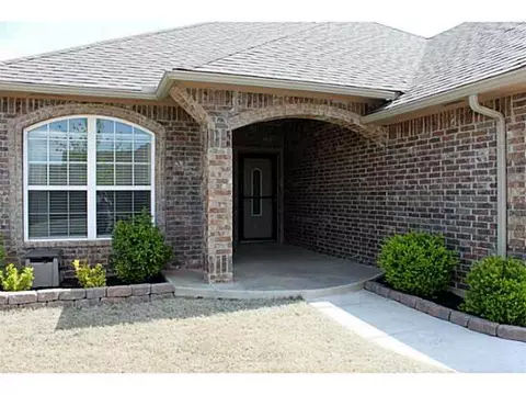 1104 Bryan Dr, Moore, OK 73160 photo 2