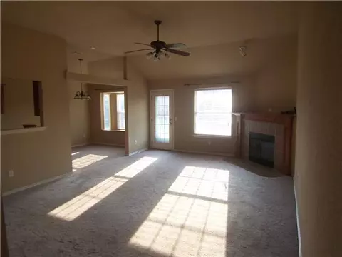 4116 Queens Dr, Moore, OK 73160 photo 2