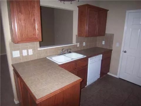 4116 Queens Dr, Moore, OK 73160 photo 4