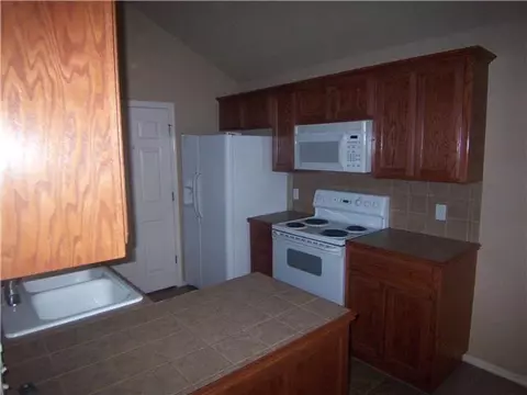 4116 Queens Dr, Moore, OK 73160 photo 5