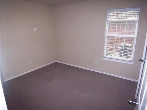 4116 Queens Dr, Moore, OK 73160 photo 10