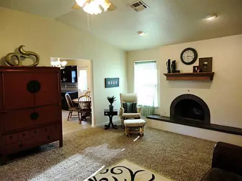 825 Wilkinson Ct, Moore, OK 73160 photo 4