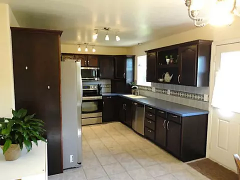 825 Wilkinson Ct, Moore, OK 73160 photo 7