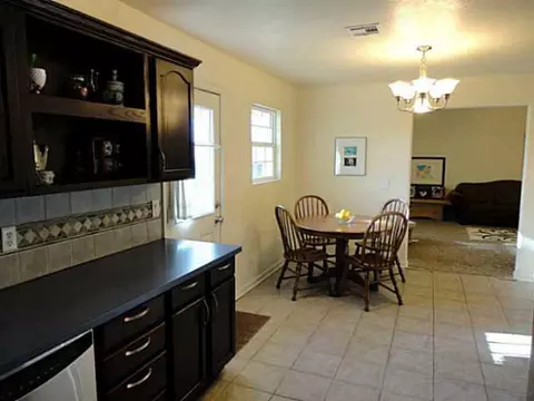 825 Wilkinson Ct, Moore, OK 73160 photo 9