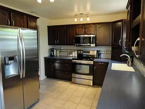 825 Wilkinson Ct, Moore, OK 73160 photo 8