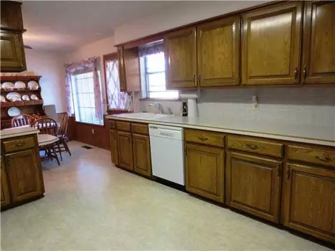 17 Cherry Dr, Chickasha, OK 73018 photo 2